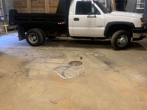 Used 2006 Chevrolet Silverado 3500 4x4 Regular Cab w/ Snow Plow Prep Package image 9