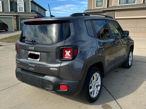 Used 2018 Jeep Renegade Latitude w/ Cold Weather Group image 6