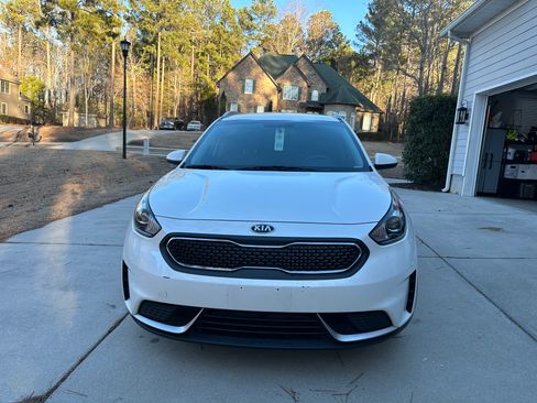 Used 2019 Kia Niro LX image 4
