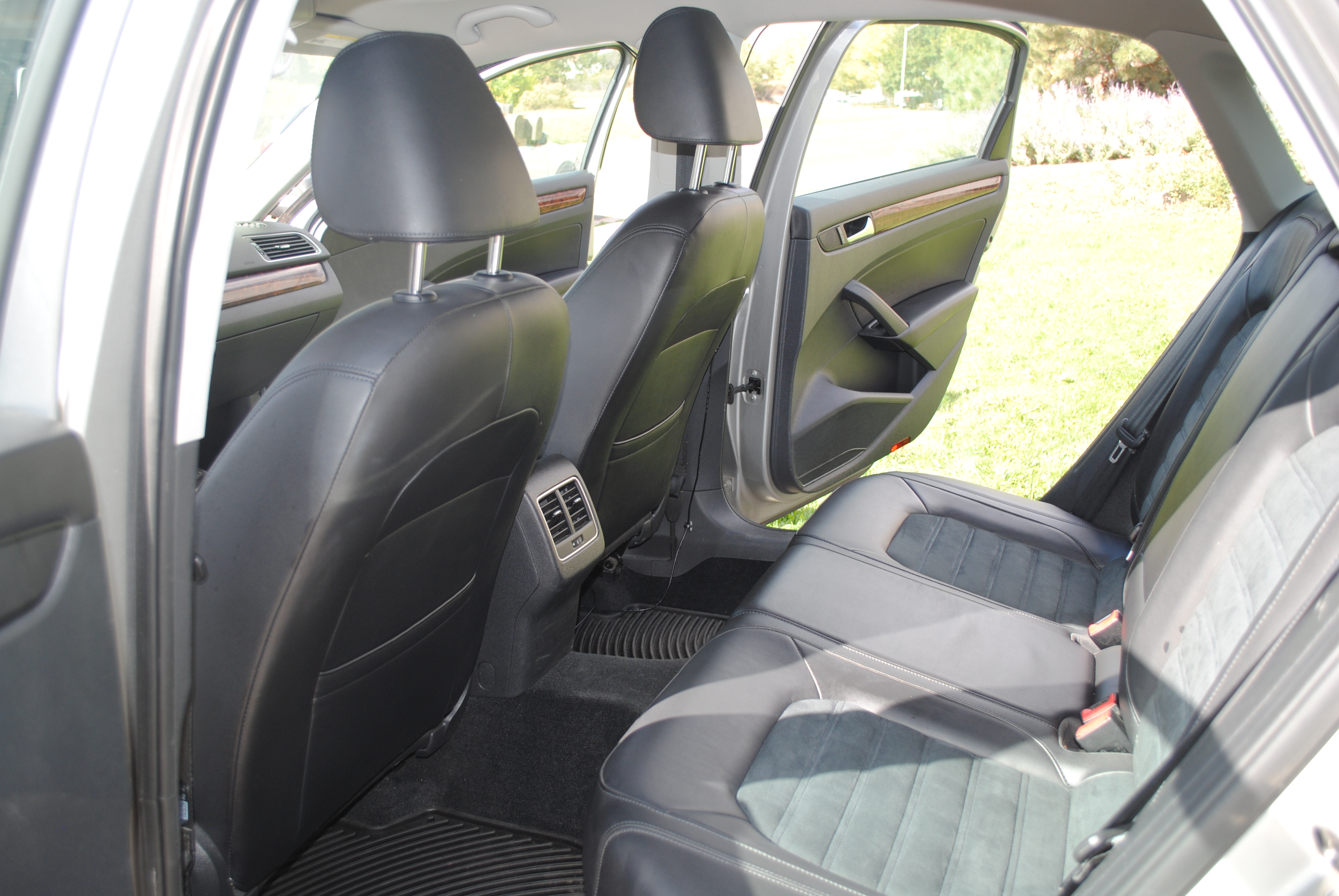 Used 2013 Volkswagen Passat TDI SEL Premium FWD image 19