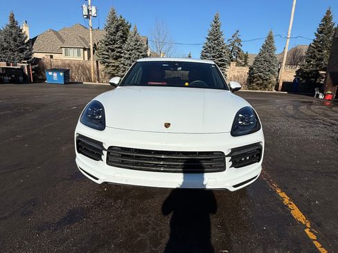 Used 2023 Porsche Cayenne Platinum Edition image 1