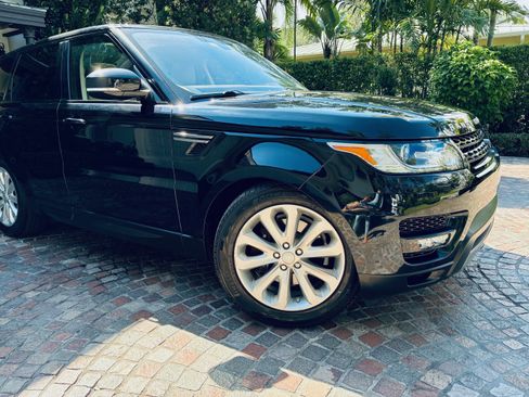 Used 2016 Land Rover Range Rover Sport SE image 2