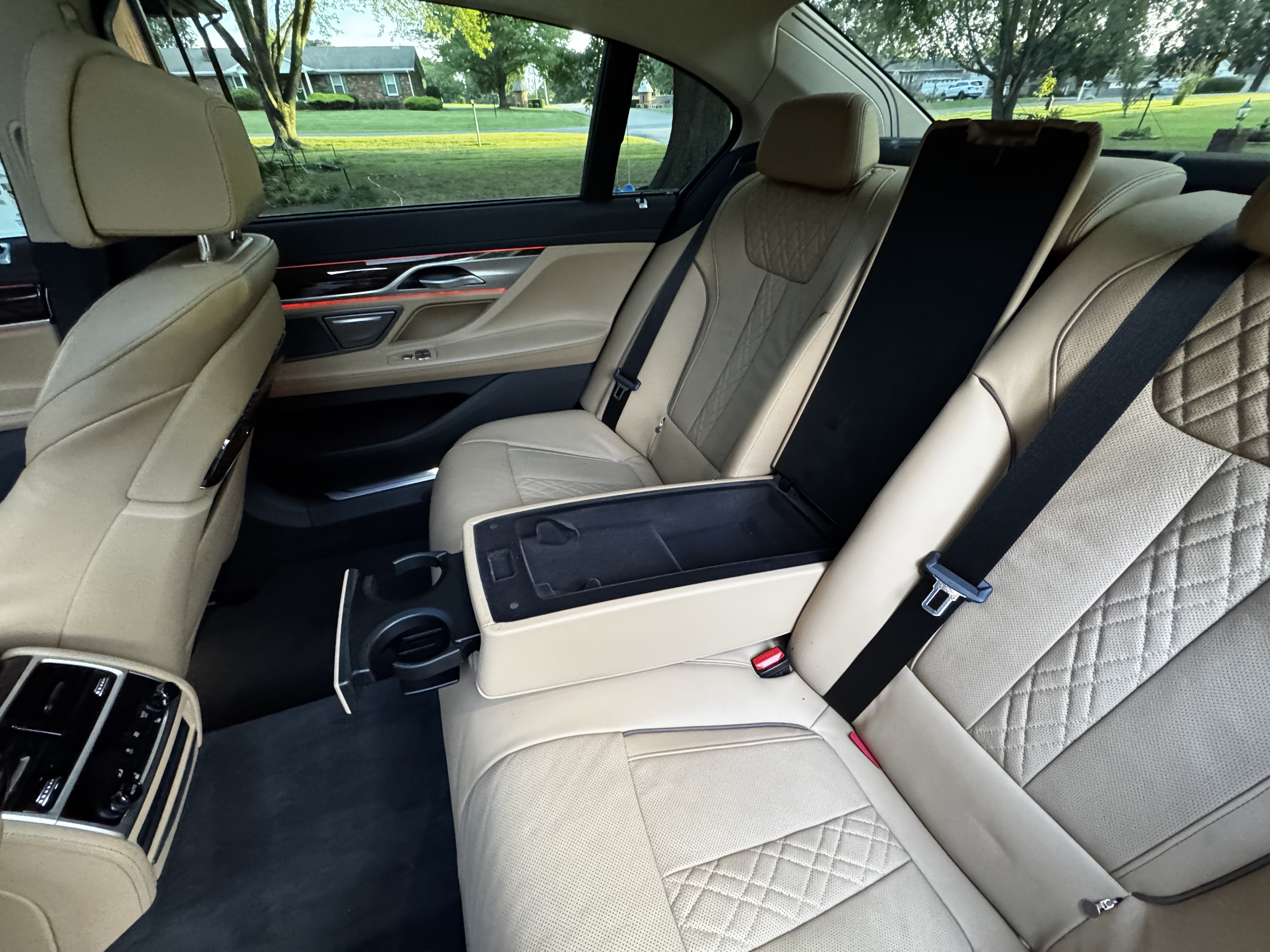 Used 2022 BMW 750i xDrive w/ Executive Package AWD/4WD image 12