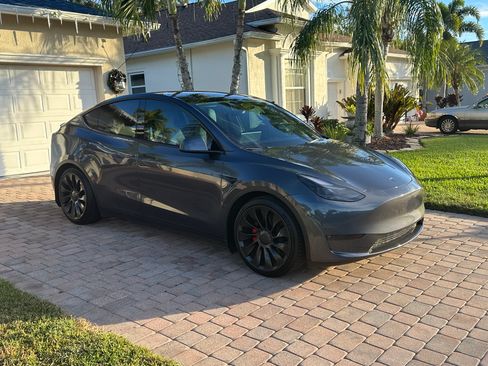 Used 2023 Tesla Model Y Performance image 1