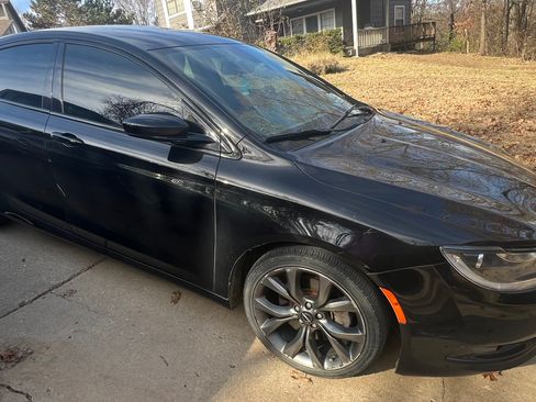 Used 2015 Chrysler 200 S image 1