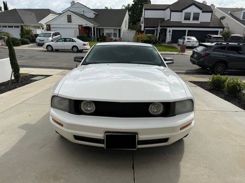 Used 2008 Ford Mustang Premium image 2