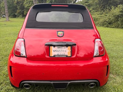 Used 2013 FIAT 500 Abarth w/ Beats Audio Pkg FWD image 5