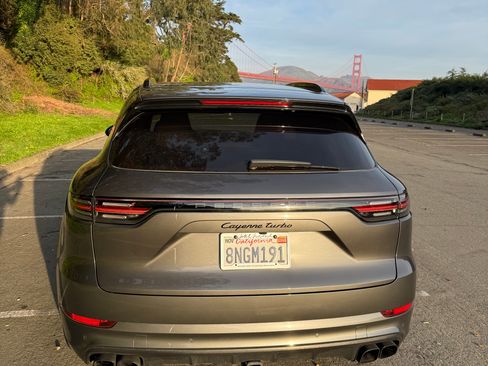 Used 2020 Porsche Cayenne Turbo image 5