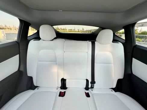 Used 2022 Tesla Model Y Performance image 16