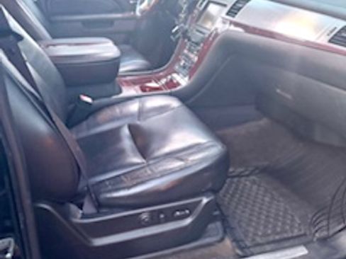 Used 2010 Cadillac Escalade Luxury image 6