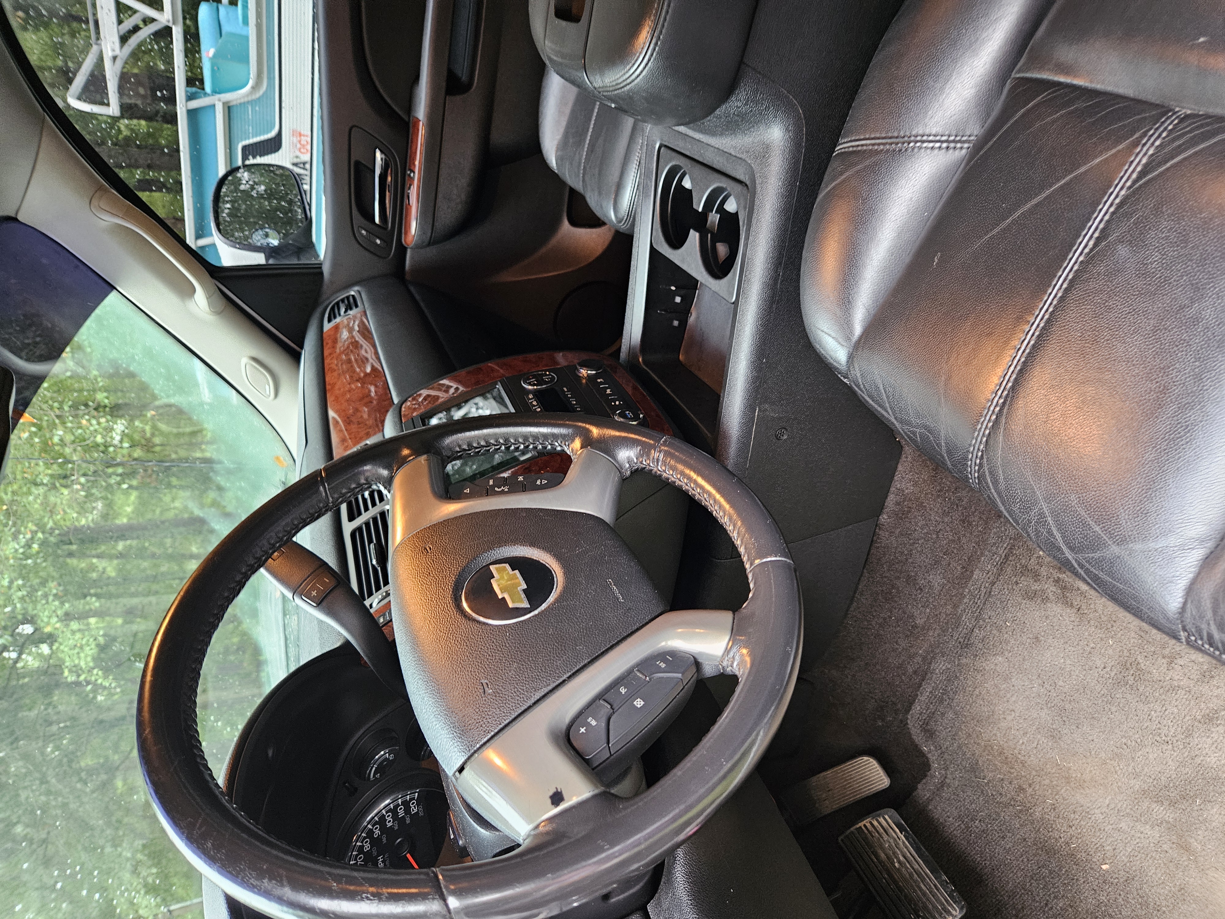 Used 2011 Chevrolet Avalanche LT w/ Luxury Package AWD/4WD image 6