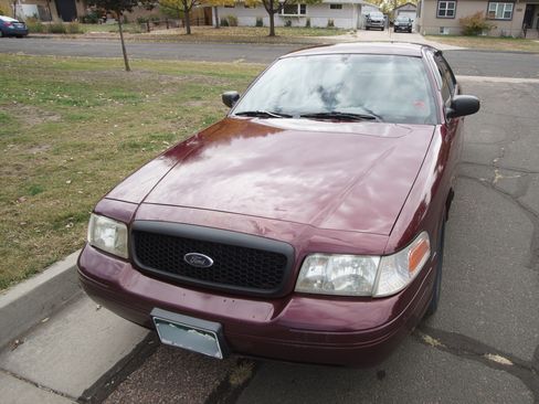 Used 2004 Ford Crown Victoria LX image 9