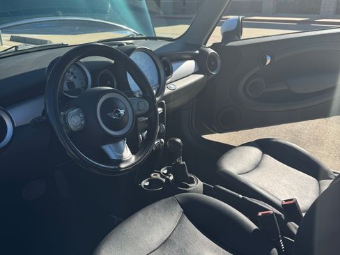 Used 2010 MINI Cooper Hardtop image 10