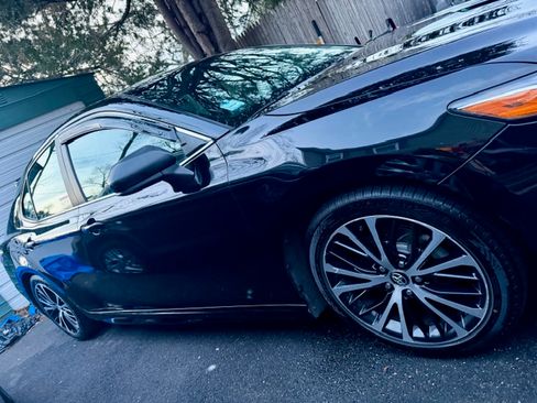 Used 2020 Toyota Camry SE image 6