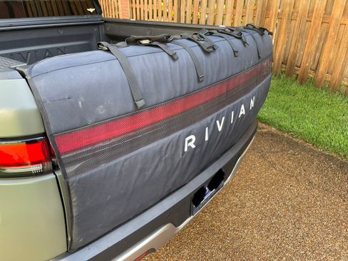 Used 2023 Rivian R1T Launch Edition AWD/4WD image 19