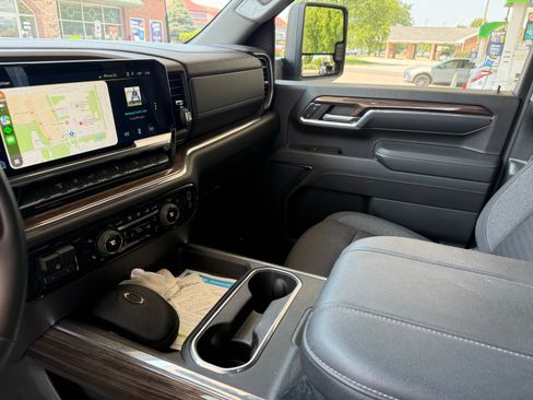 Used 2024 Chevrolet Silverado 2500 LT AWD/4WD image 5