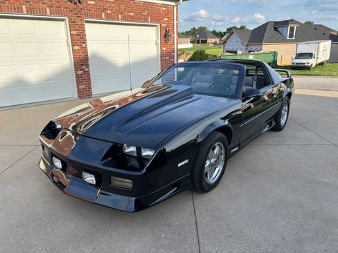 Used 1992 Chevrolet Camaro RS RWD image 1