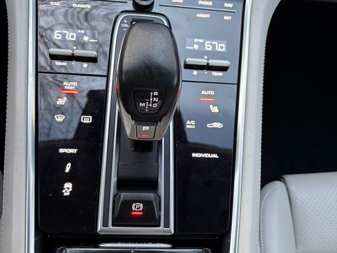 Used 2018 Porsche Panamera 4 w/ Premium Package image 10