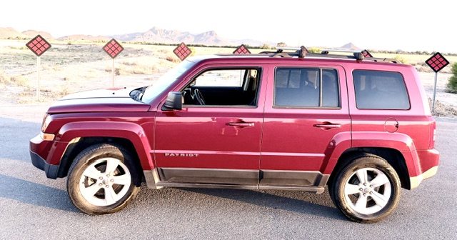 Used 2016 Jeep Patriot Latitude FWD image 2