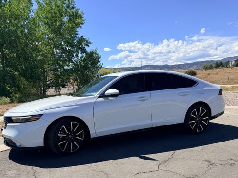 Used 2025 Honda Accord Touring image 2