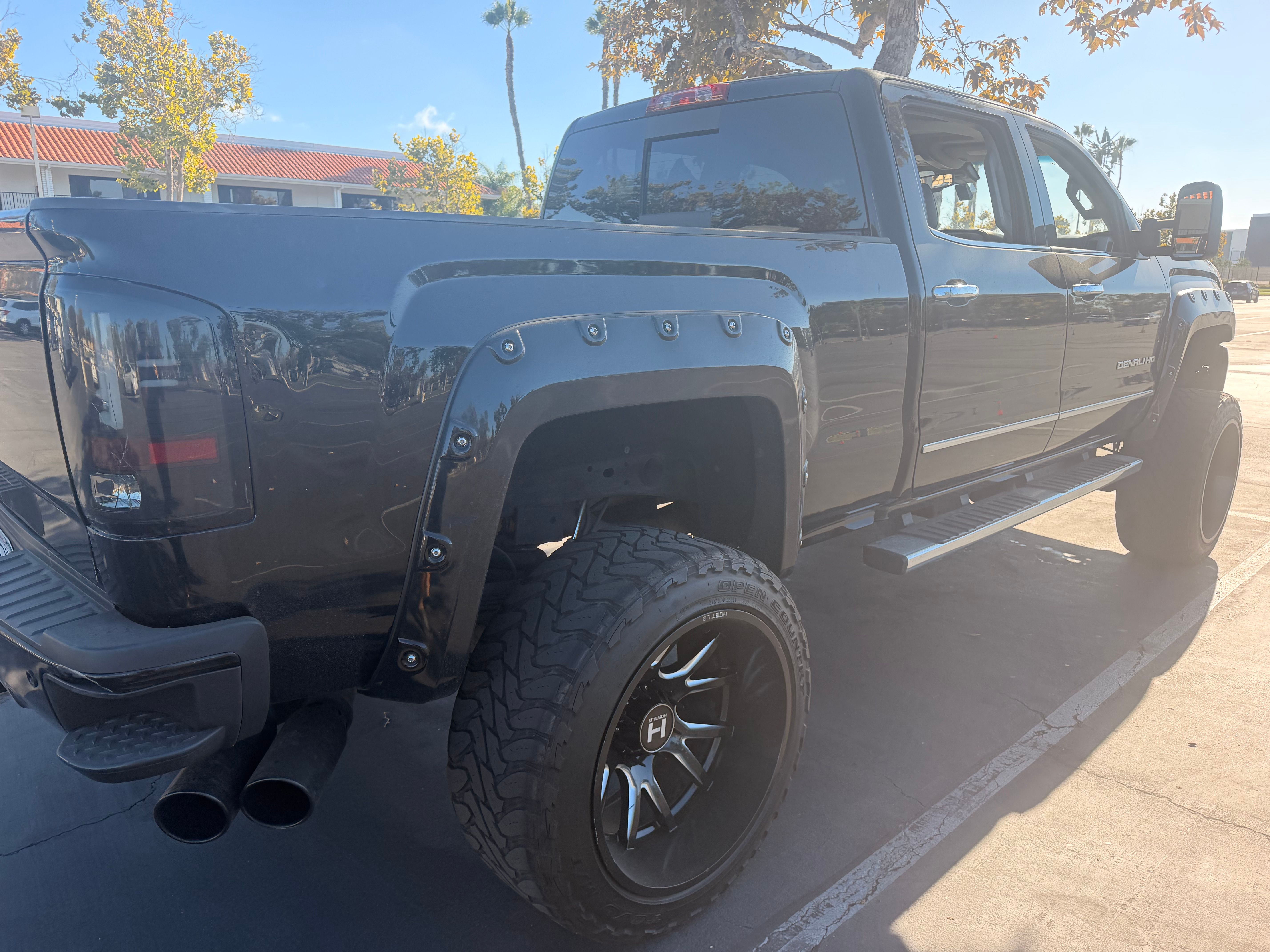 Used 2015 GMC Sierra 2500 Denali w/ Duramax Plus Package AWD/4WD image 19