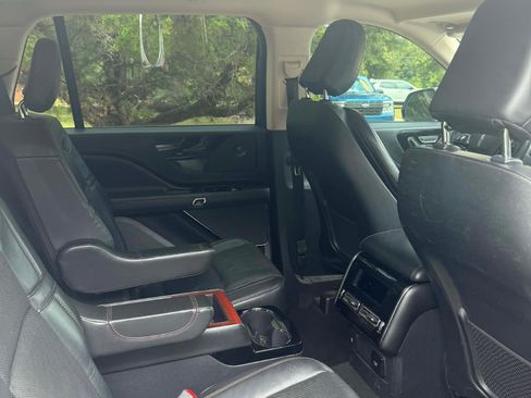 Used 2021 Lincoln Aviator Reserve w/ Equipment Group 208A RWD image 11