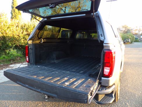 Used 2019 GMC Sierra 1500 SLE w/ SLE Value Package image 9