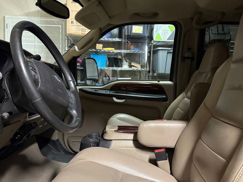 Used 2005 Ford Excursion Limited image 9