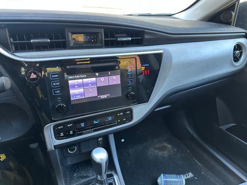 Used 2019 Toyota Corolla LE image 8