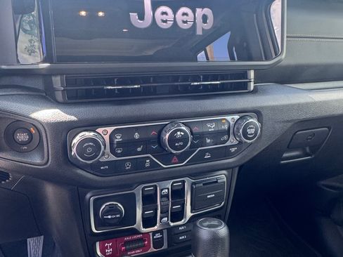 Used 2024 Jeep Wrangler Unlimited Sport AWD/4WD image 18