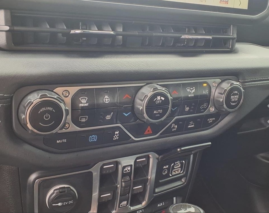 Used 2024 Jeep Wrangler High Altitude AWD/4WD image 21