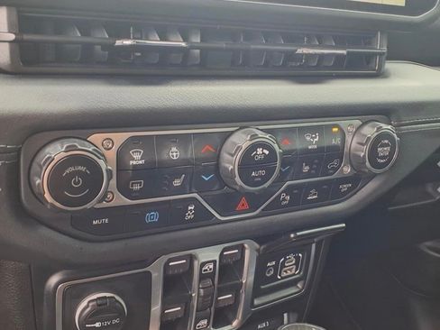 Used 2024 Jeep Wrangler High Altitude AWD/4WD image 21
