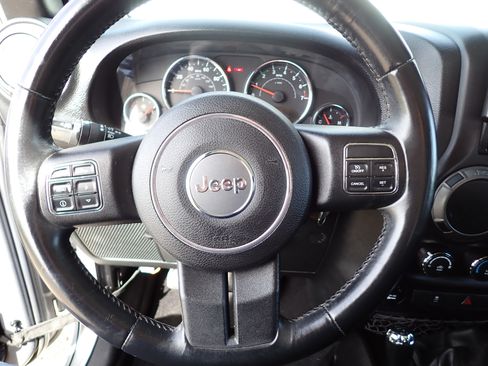 Used 2015 Jeep Wrangler Sport image 14