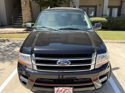 Used 2017 Ford Expedition XLT RWD image 4