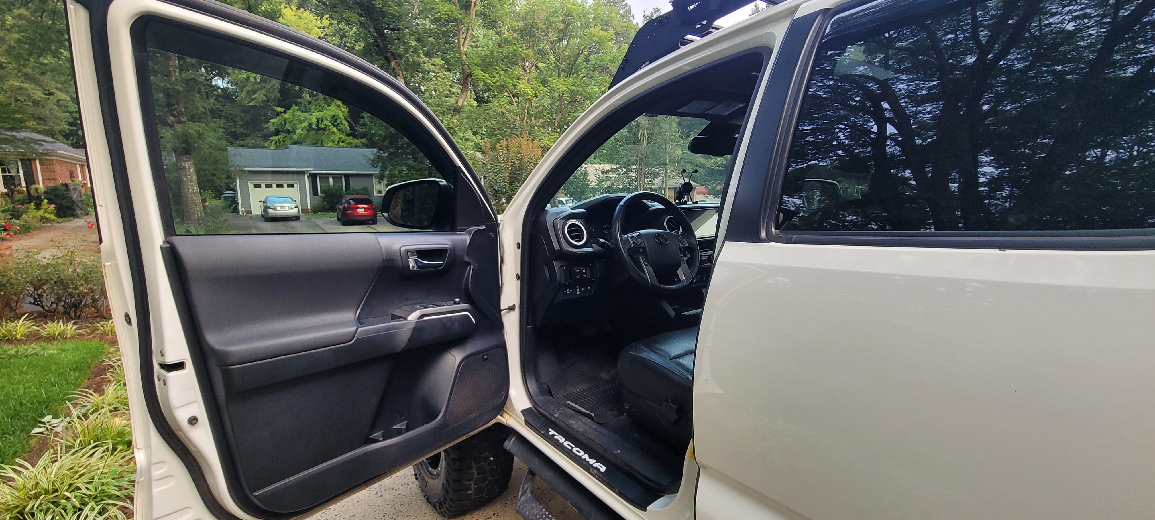 Used 2018 Toyota Tacoma TRD Sport AWD/4WD image 8
