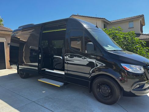 Used 2022 Mercedes-Benz Sprinter 2500 image 1