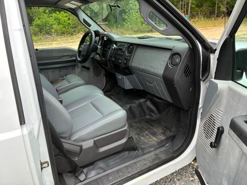 Used 2015 Ford F250 XL RWD image 9