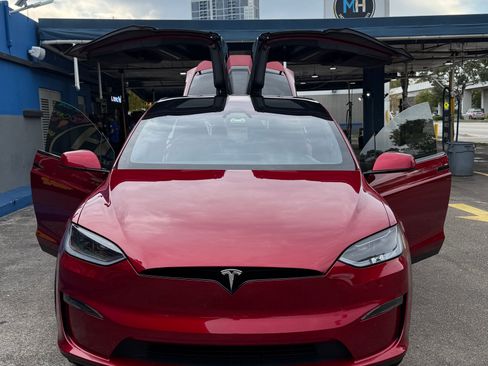 Used 2023 Tesla Model X Plaid image 13