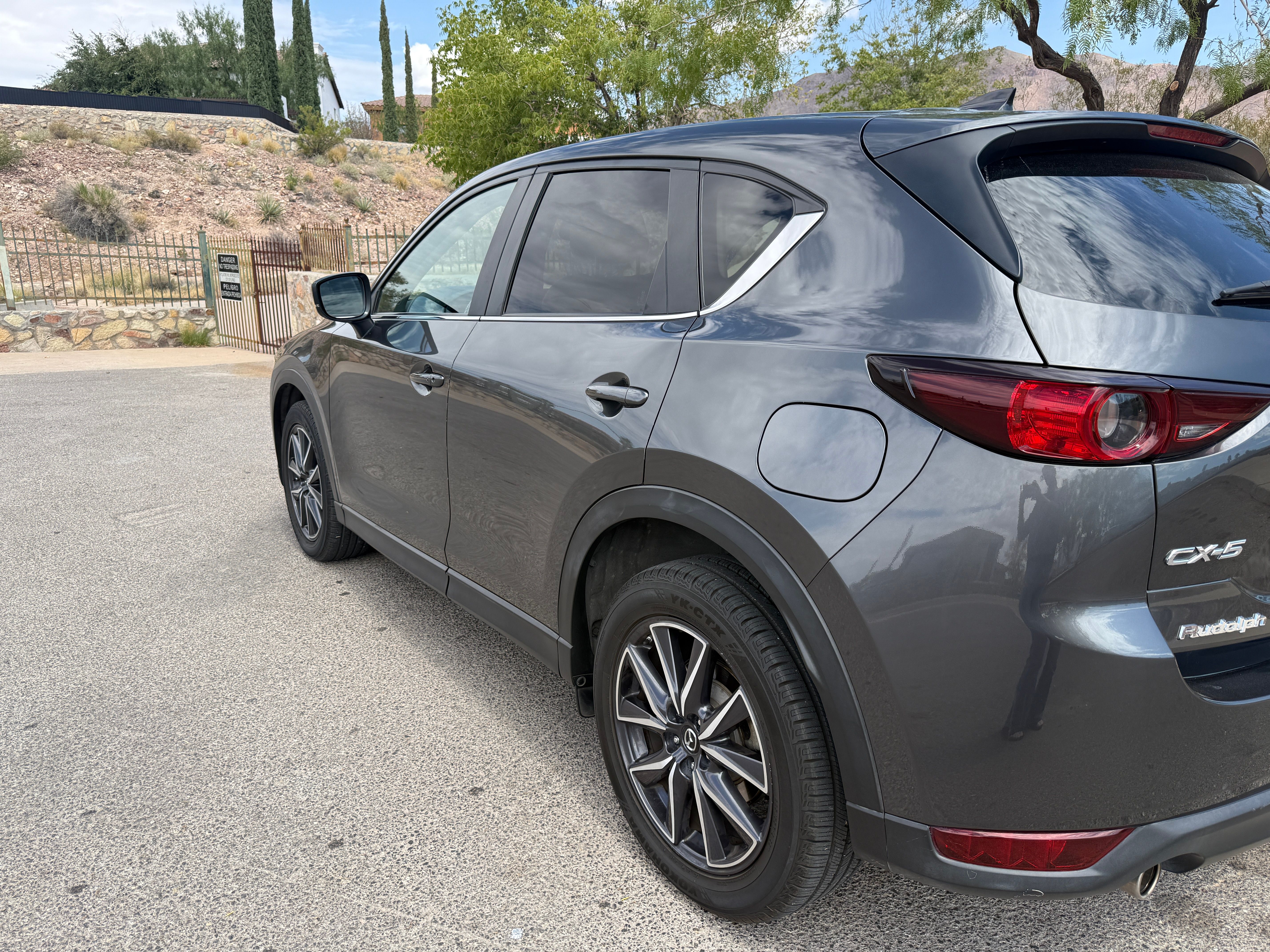 Used 2018 MAZDA CX-5 Touring w/ Preferred Equipment Package FWD image 4