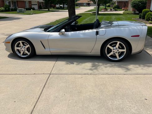 Used 2006 Chevrolet Corvette Convertible w/ Preferred Equipment Group RWD image 2