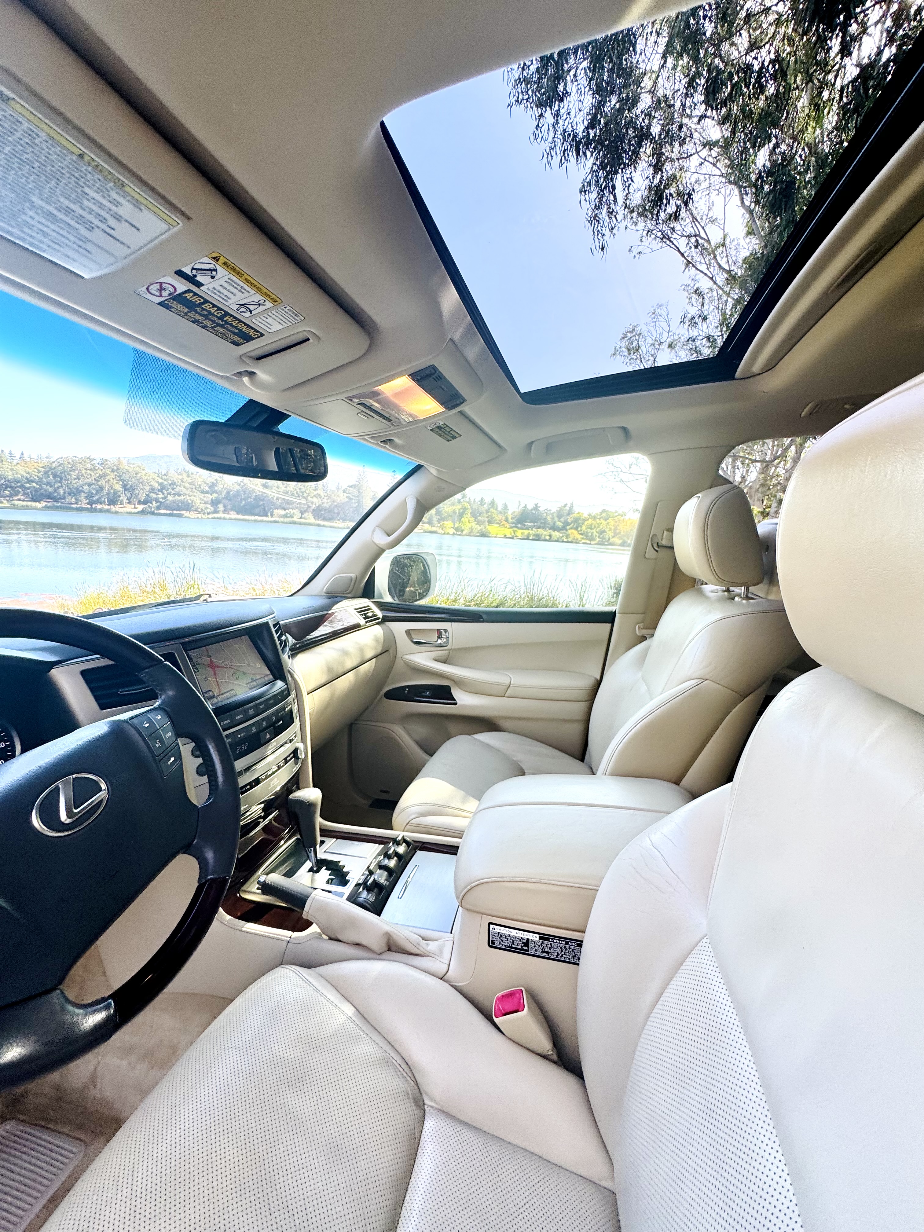 Used 2015 Lexus LX 570 4WD image 24