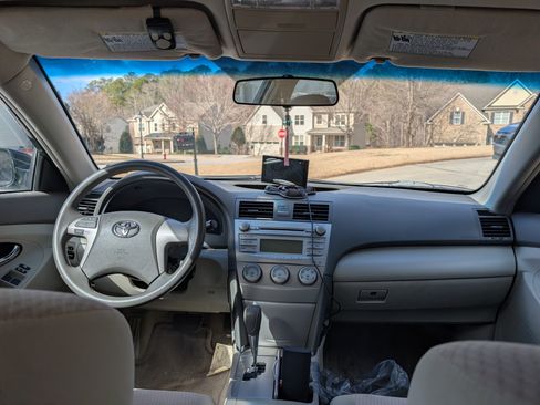 Used 2011 Toyota Camry LE w/ LE Extra-Value Pkg image 2