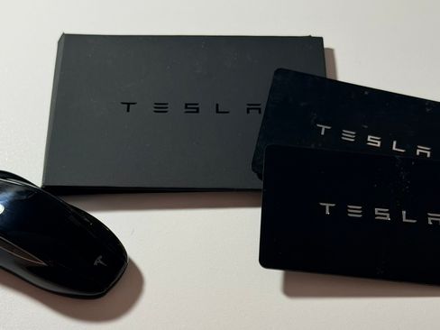 Used 2022 Tesla Model S Plaid image 18