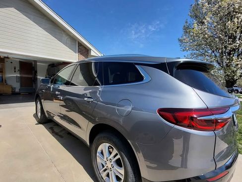 Used 2019 Buick Enclave Essence image 8