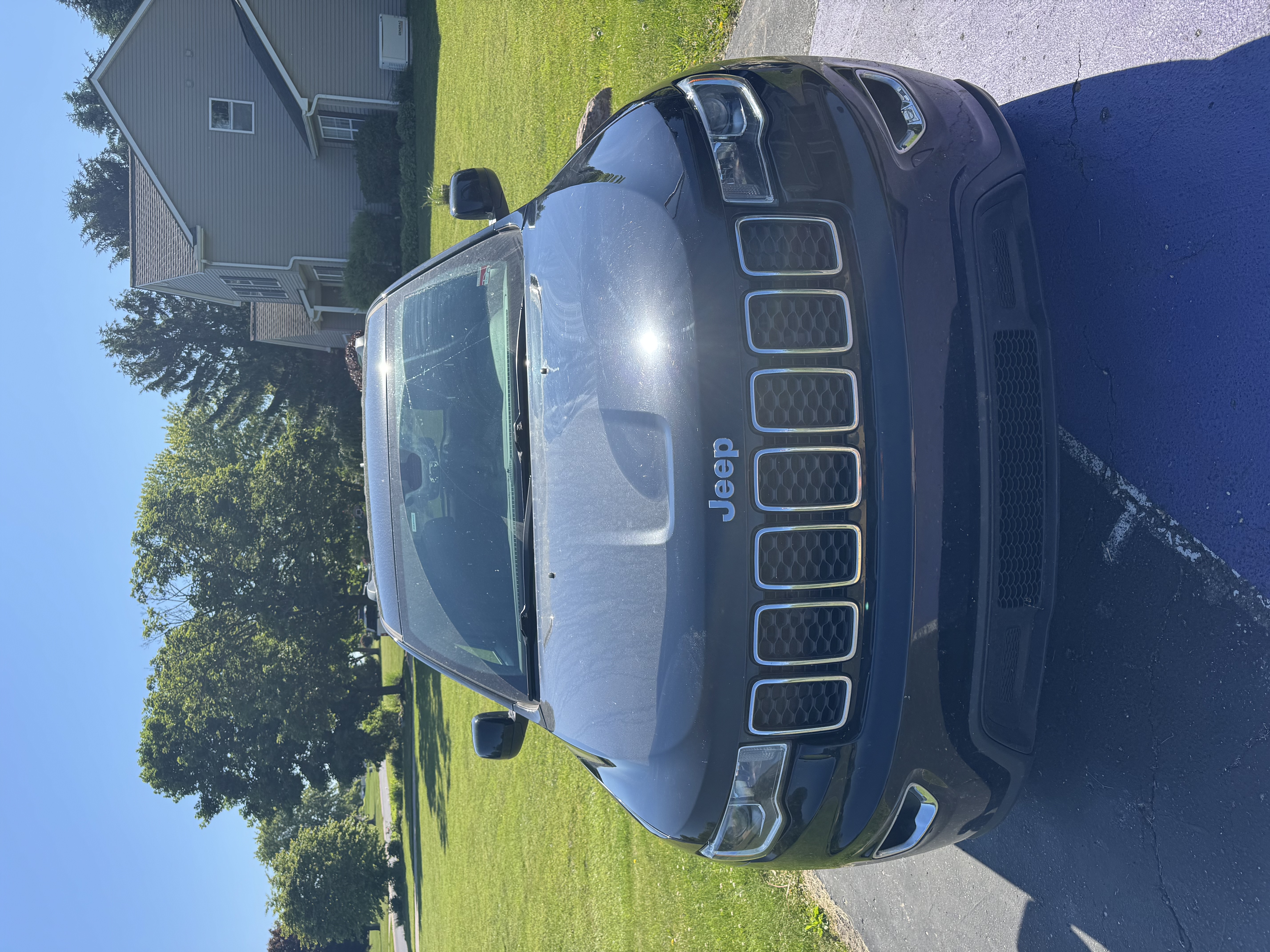 Used 2018 Jeep Grand Cherokee Laredo RWD image 1