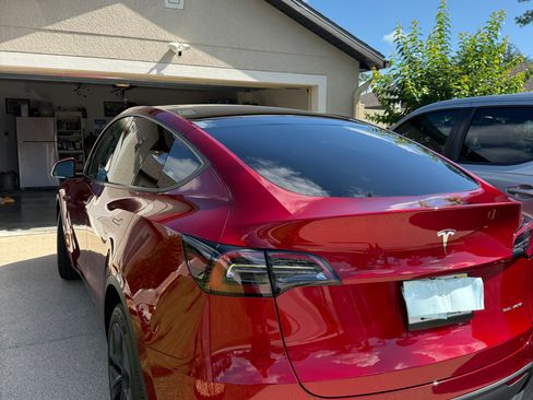 Used 2025 Tesla Model Y Long Range AWD/4WD image 2