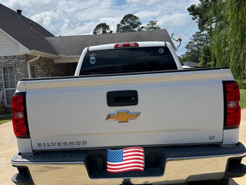 Used 2018 Chevrolet Silverado 1500 LT w/ Texas Edition AWD/4WD image 4
