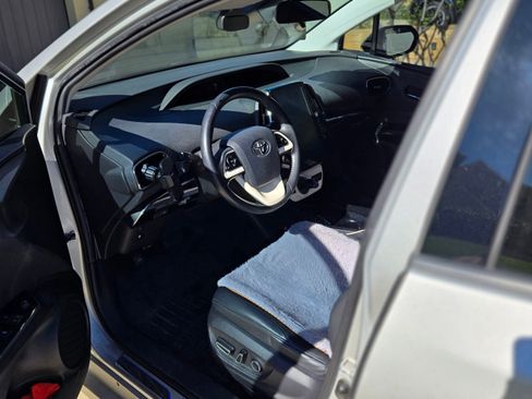 Used 2017 Toyota Prius Prime Premium image 9