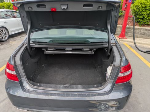Used 2013 Mercedes-Benz E 350 Sedan image 8