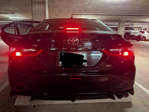 Used 2021 Toyota Camry SE FWD image 8